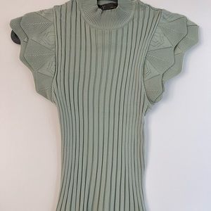 Elegant body suit with stylish sleeves